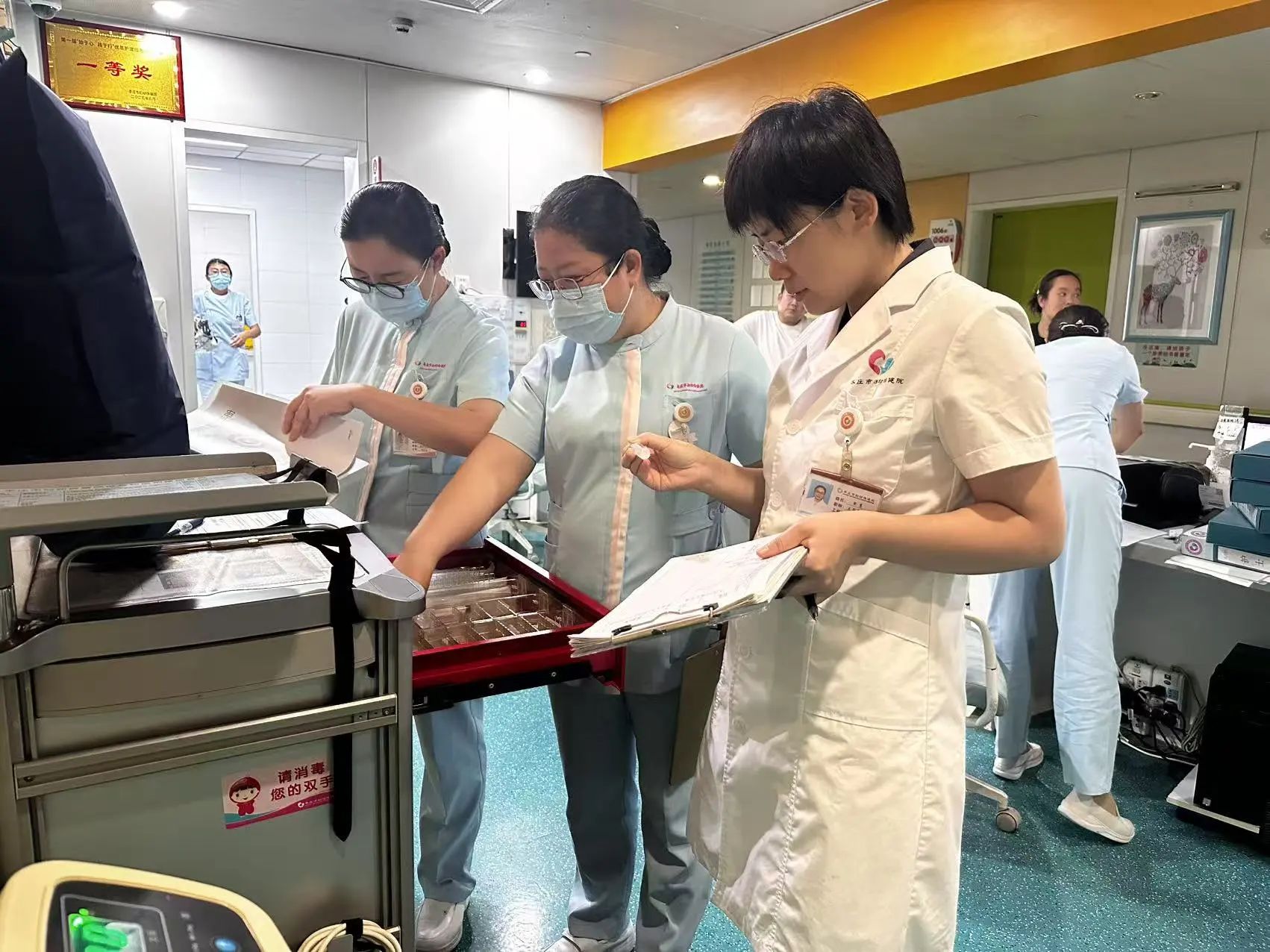 强化安全用药意识，筑牢护理安全防线——我院护理部联合药学部开展“安全用药月”专项督查与培训